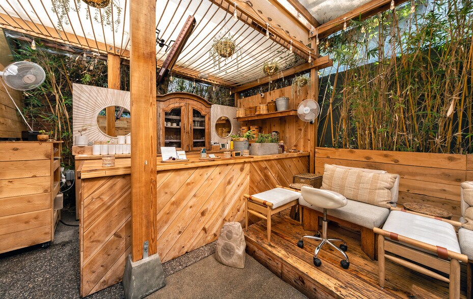 More Photos Of 1209 Abbot Kinney Blvd, Venice Office For Sale