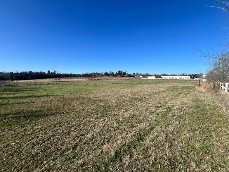 More Photos Of 12260 NE 23rd St, Nicoma Park Storefront For Sale