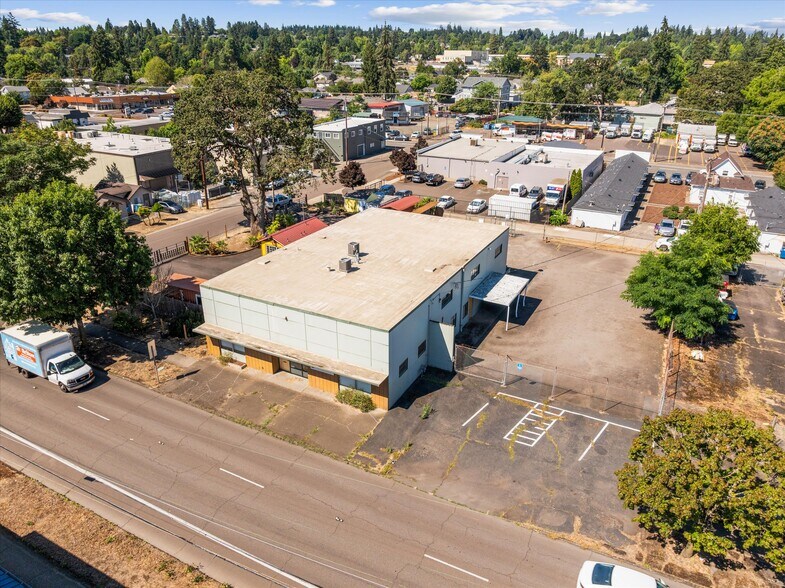 More Photos Of 1375 13th St SE, Salem Office For Sale