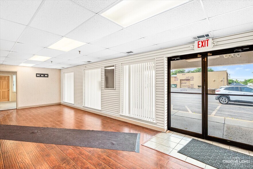 More Photos Of 2701 W Jefferson St, Joliet Storefront For Lease