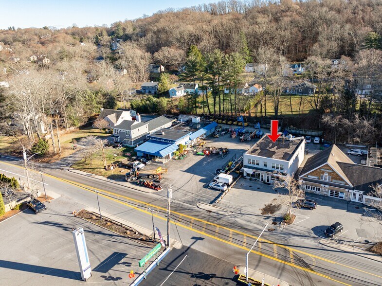 More Photos Of 524-526 Bedford Rd, Bedford Hills Storefront Retail Residential For Lease