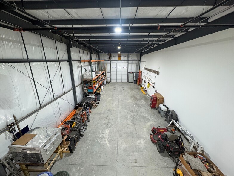 More Photos Of 2460 Fairfield St, Lawrence Industrial For Lease