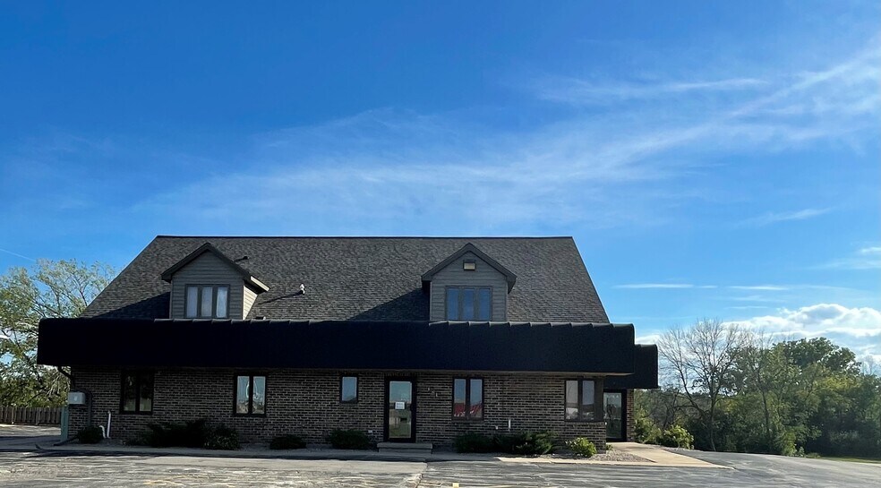 Primary Photo Of 681 Baeten Rd, Ashwaubenon Medical For Sale