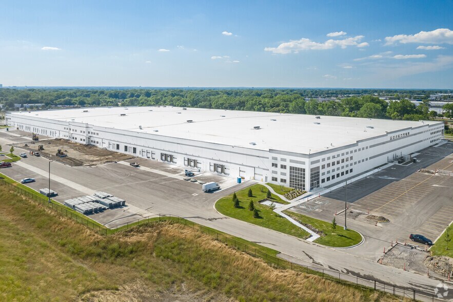 More Photos Of 33600 Mound Rd, Sterling Heights Distribution For Lease