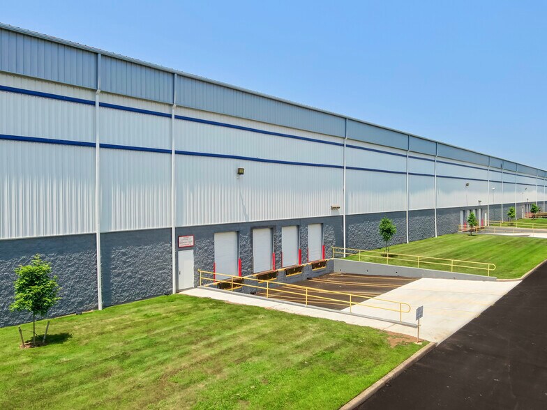 More Photos Of 145 Candlewood Rd, Bay Shore Warehouse For Lease