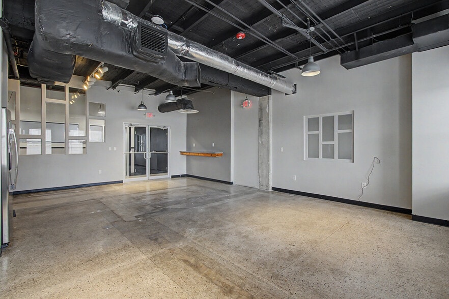 More Photos Of 111 E 27th St, Bryan Office For Lease