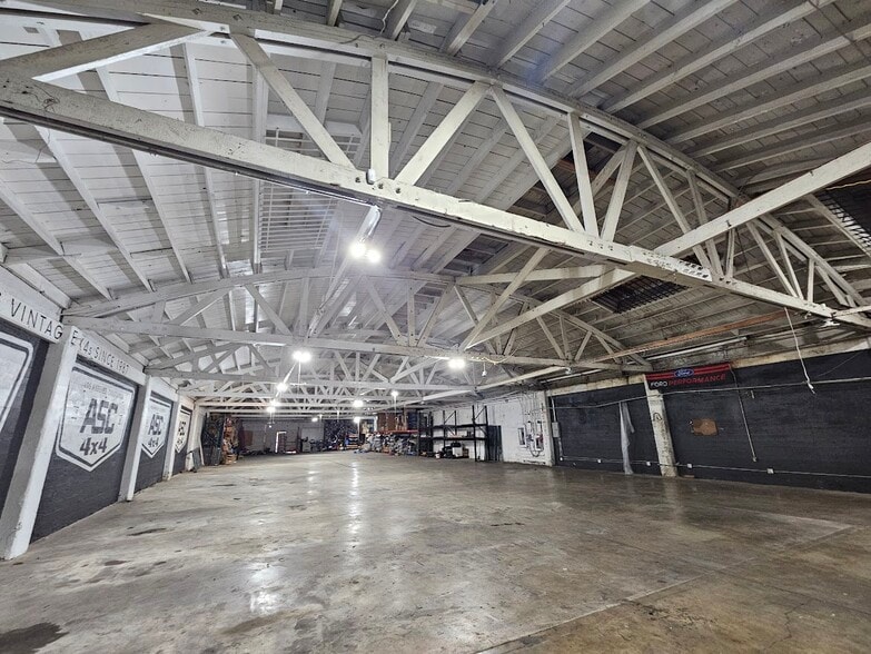 More Photos Of 1729 S Santee St, Los Angeles Warehouse For Lease