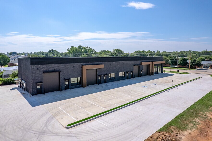 More Photos Of 4701 W Main St, Norman Office For Sale