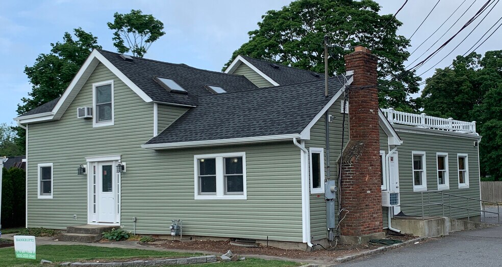 More Photos Of 128 Carleton Ave, East Islip Office For Sale