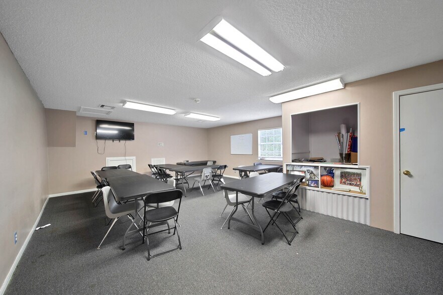 More Photos Of 6265 Shadowbend, The Woodlands Coworking Space