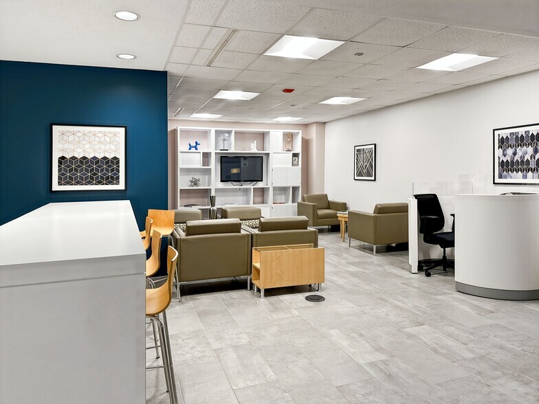 More Photos Of 200 S Wacker Dr, Chicago Coworking Space