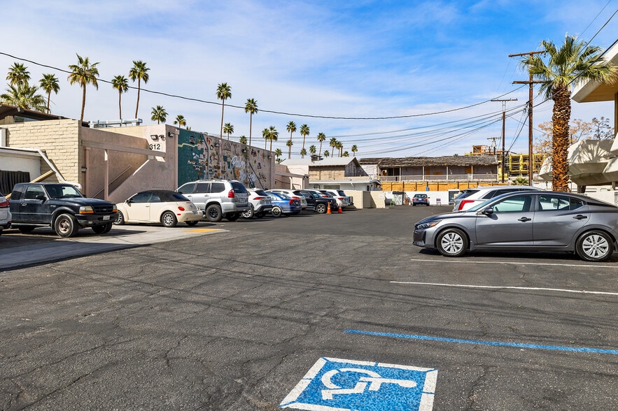 More Photos Of 310-320 N Palm Canyon Dr, Palm Springs Unknown For Lease