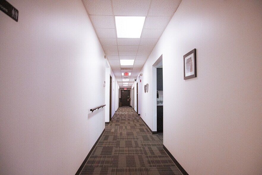 More Photos Of 2014 Dudley Ave, Parkersburg Medical For Sale