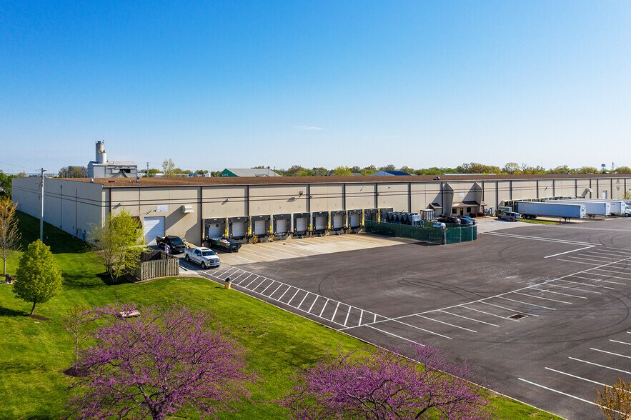 More Photos Of 1250-1290 Interstate Dr, Wentzville Warehouse For Lease