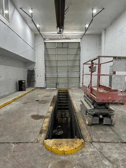 More Photos Of 225 N Highway 91, Summit Service For Lease