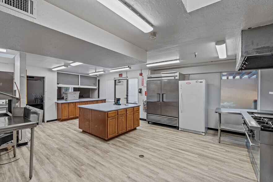 More Photos Of 502 N Silverbell Rd, Tucson Rehabilitation Center For Lease