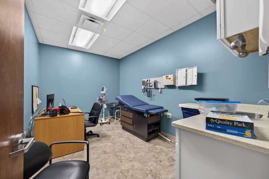 More Photos Of 15-21 School St, Quincy Medical For Sale