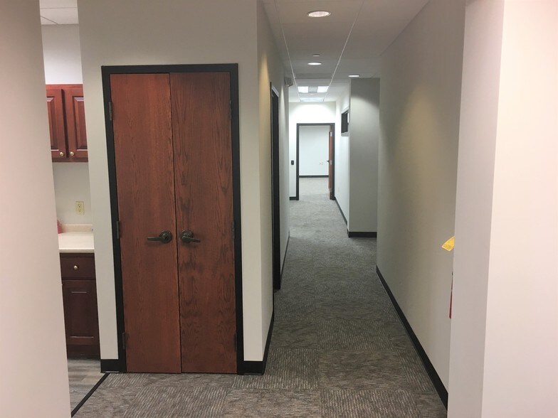 More Photos Of 700 Washington St, Columbus Office For Lease