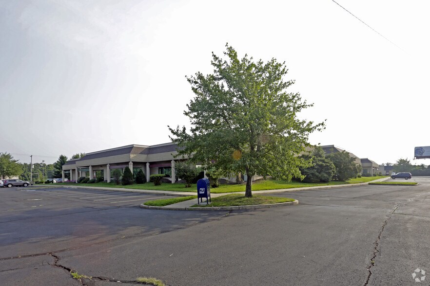 More Photos Of 95 James Way, Southampton Light Distribution For Sale