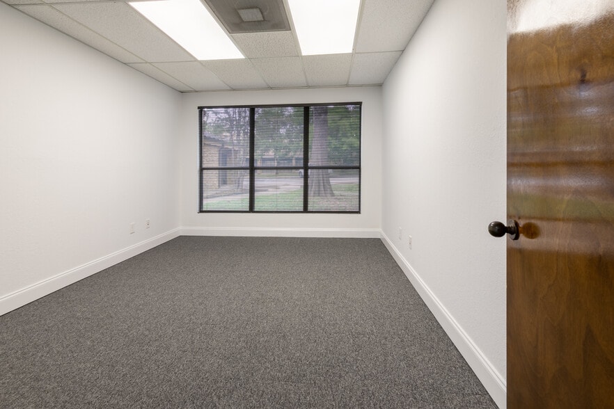 More Photos Of 736 N Fielder Rd, Arlington Medical For Sale