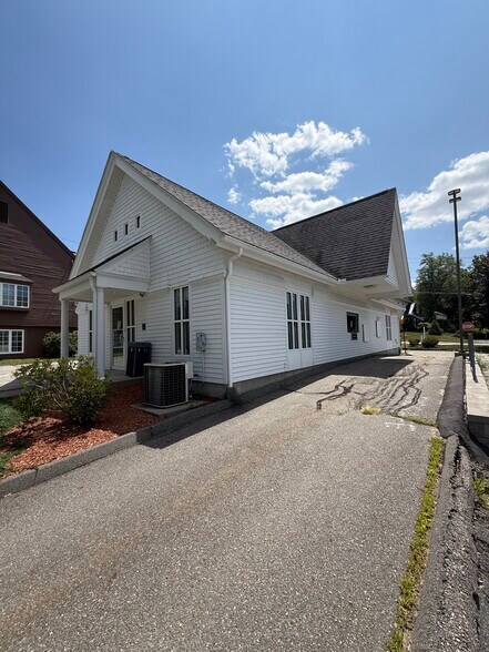 More Photos Of 947 Massachusetts Ave, Lunenburg Bank For Lease