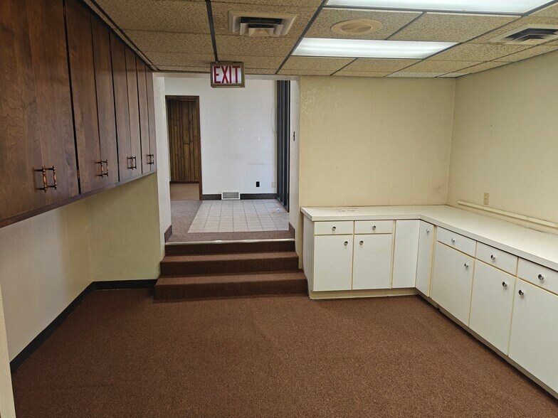 More Photos Of 208 1st St, McCook Office For Sale