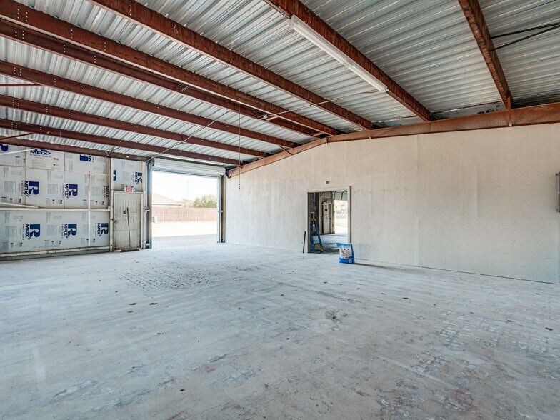 More Photos Of 140 Coin St, Fort Worth Warehouse For Sale
