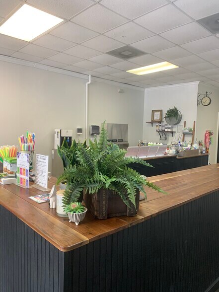 More Photos Of 13510-13520 Perkins Rd, Baton Rouge Storefront Retail Office For Lease