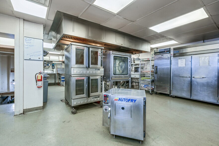 More Photos Of 328 5th Ave N, Bayport Restaurant For Sale