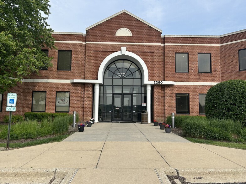 More Photos Of 2260 W Higgins Rd, Hoffman Estates Medical For Lease