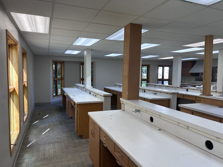 More Photos Of 17833 Hutchins Dr, Minnetonka Medical For Sale