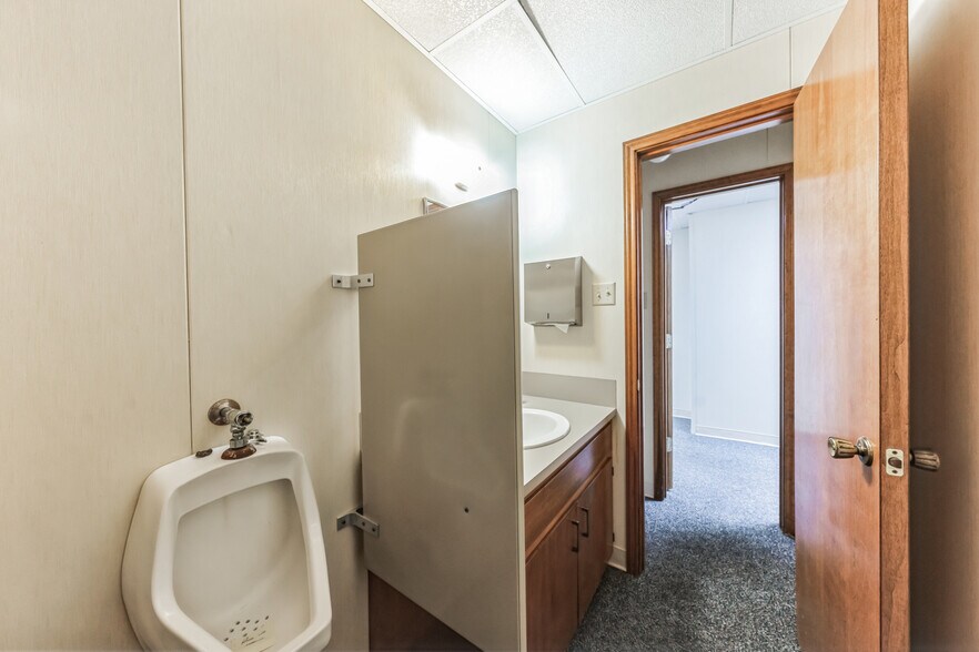 More Photos Of 1611 Old Granger Rd, Taylor Office For Lease