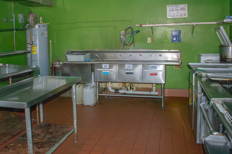 More Photos Of 2418 W Palma Vista Dr, Palmview General Retail For Lease