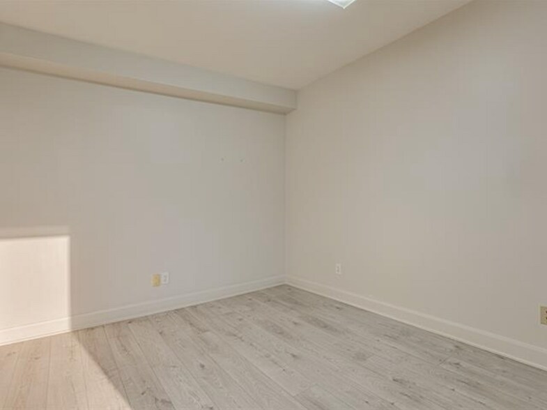 More Photos Of 95-97 Saint-Sylvestre Rue, Longueuil Storefront Retail Residential For Sale