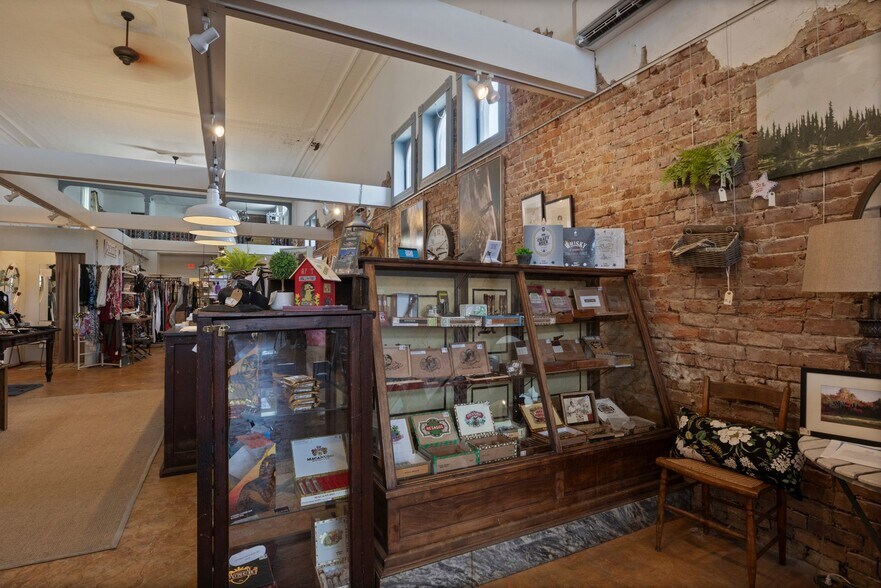 More Photos Of 219 N Main St, Winnsboro Storefront For Sale