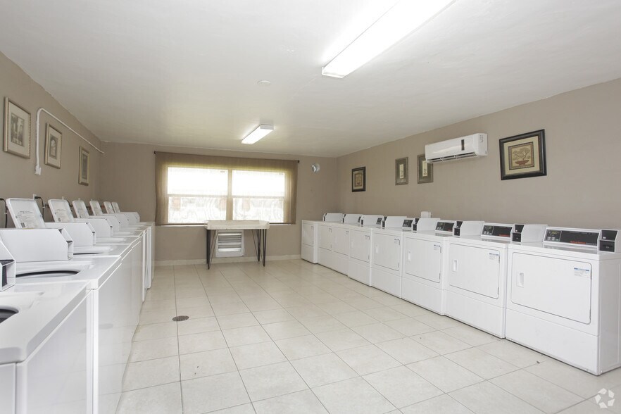 More Photos Of 1422 NW 2nd St, Fort Lauderdale Apartments For Sale