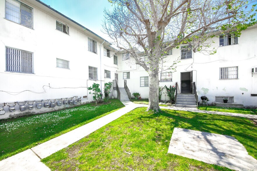 More Photos Of 4119 Santo Tomas Dr, Los Angeles Apartments For Sale