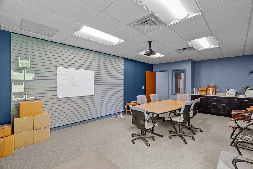 More Photos Of 112-116 Holloway Rd, Ballwin Office For Sale