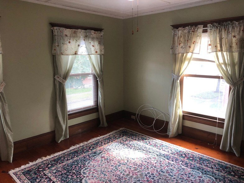 More Photos Of 109 Church St, Palmyra Religious Facility For Sale