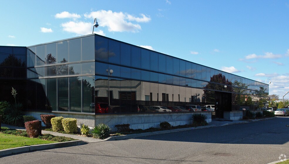 More Photos Of 550 Johnson Ave, Bohemia Office For Sale