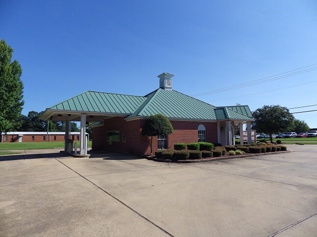 More Photos Of 1149 E Church Hill Rd, West Point Freestanding For Lease