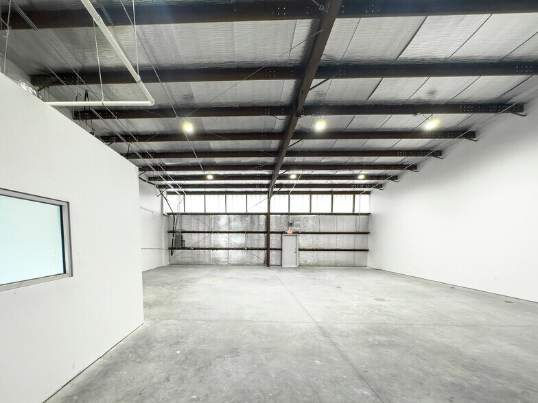 More Photos Of 9013 Pagewood Ln, Houston Warehouse For Sale