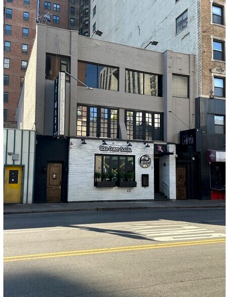 Primary Photo Of 5-9 W Division St, Chicago Bar For Sale