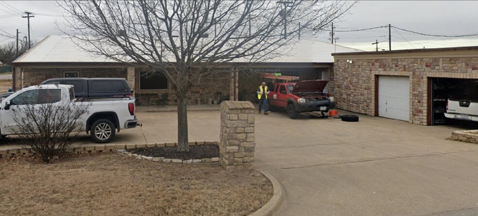 More Photos Of 200 W Malloy Bridge Rd, Seagoville Flex For Sale