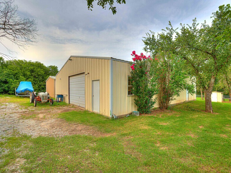 More Photos Of 18509 Brangus Rd, Shawnee Specialty For Sale