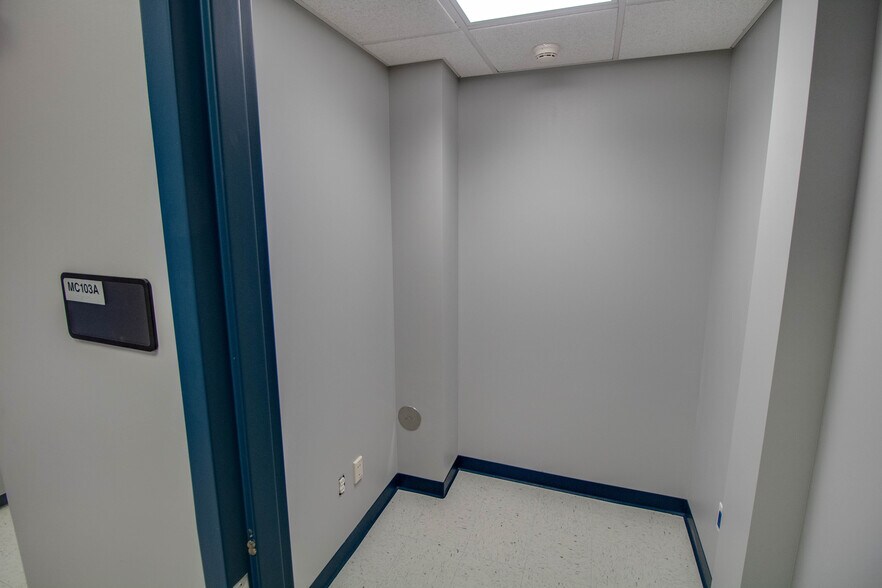 More Photos Of 18400 Shipman Rd, Carlinville Schools For Sale