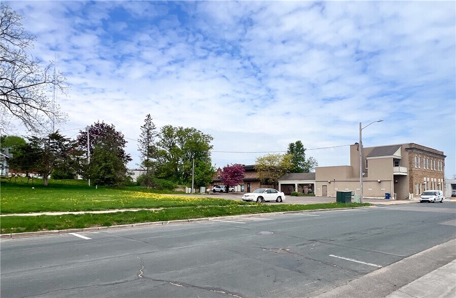 More Photos Of 436 E La Salle Ave, Barron Office Residential For Lease