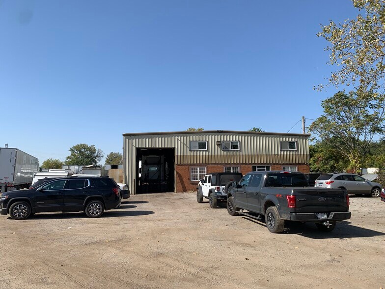 More Photos Of 4206 W Shirley Ln, Alsip Truck Terminal For Sale