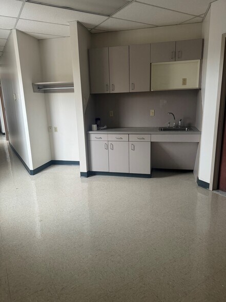 More Photos Of 13-17 Popham Rd, Scarsdale Storefront For Lease