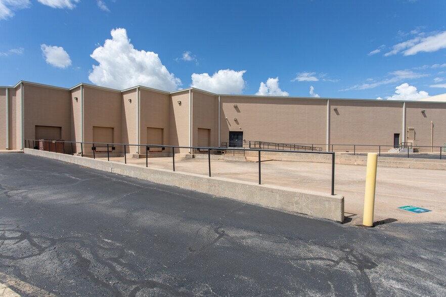 More Photos Of 2215 Southwest Pky, Wichita Falls Office For Lease